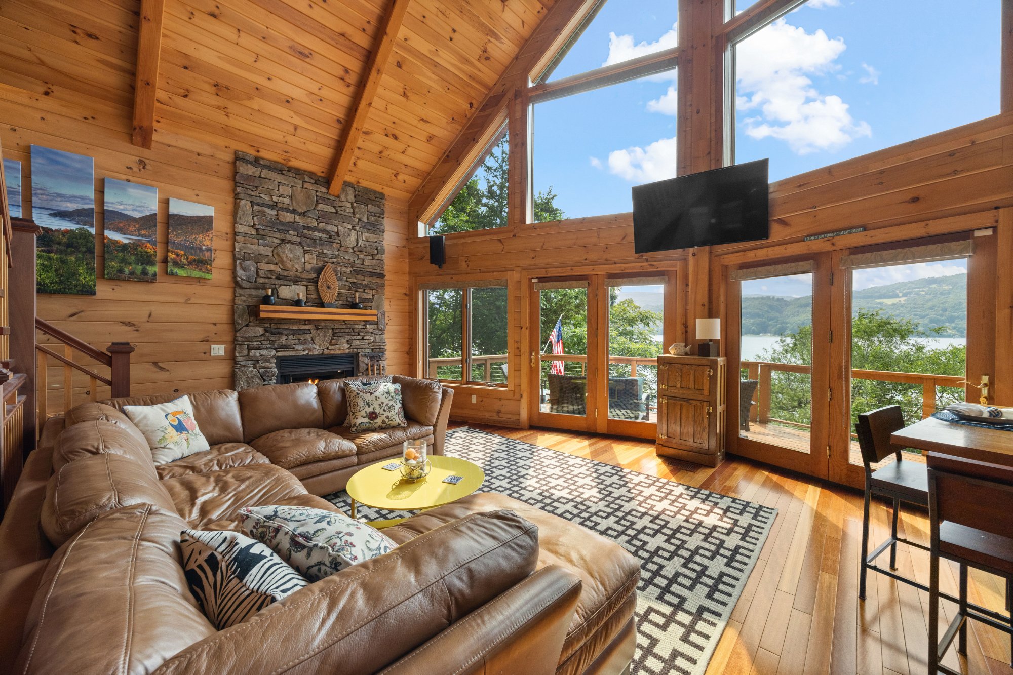 1265 S Lake Rd — Living Room