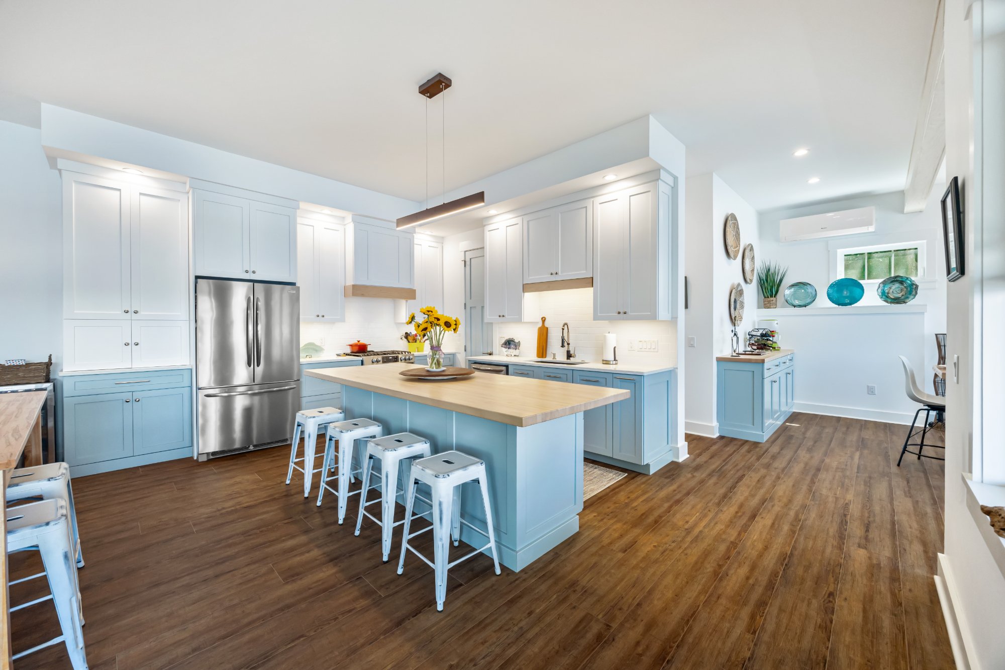 3554 W Bluff Dr — Kitchen