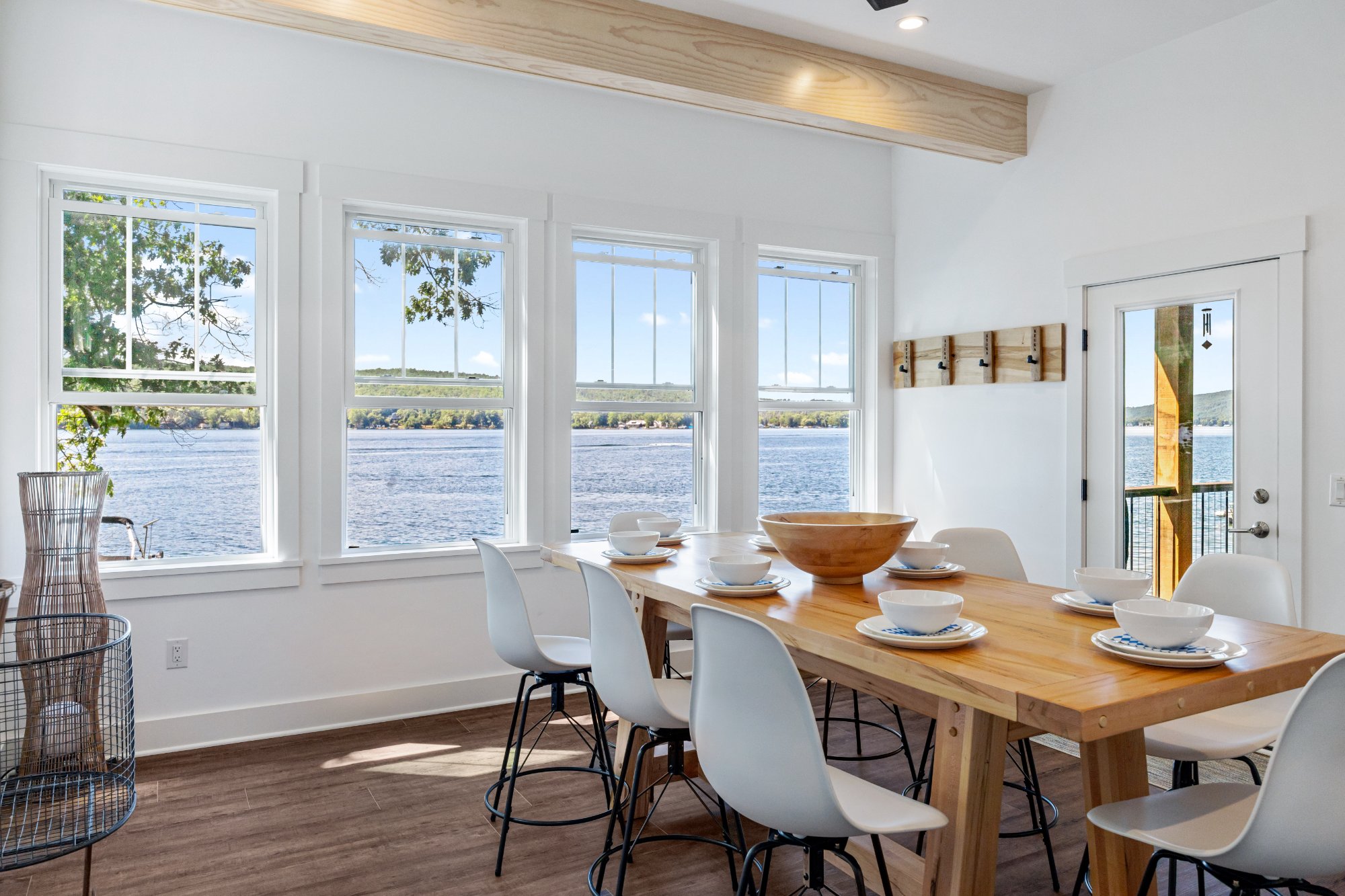 3554 W Bluff Dr — Dining