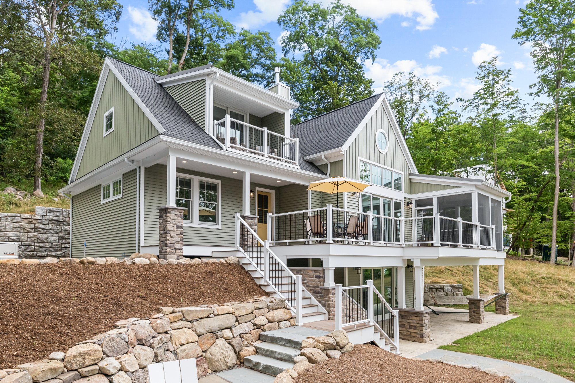 5815 W Bluff Dr — Exterior