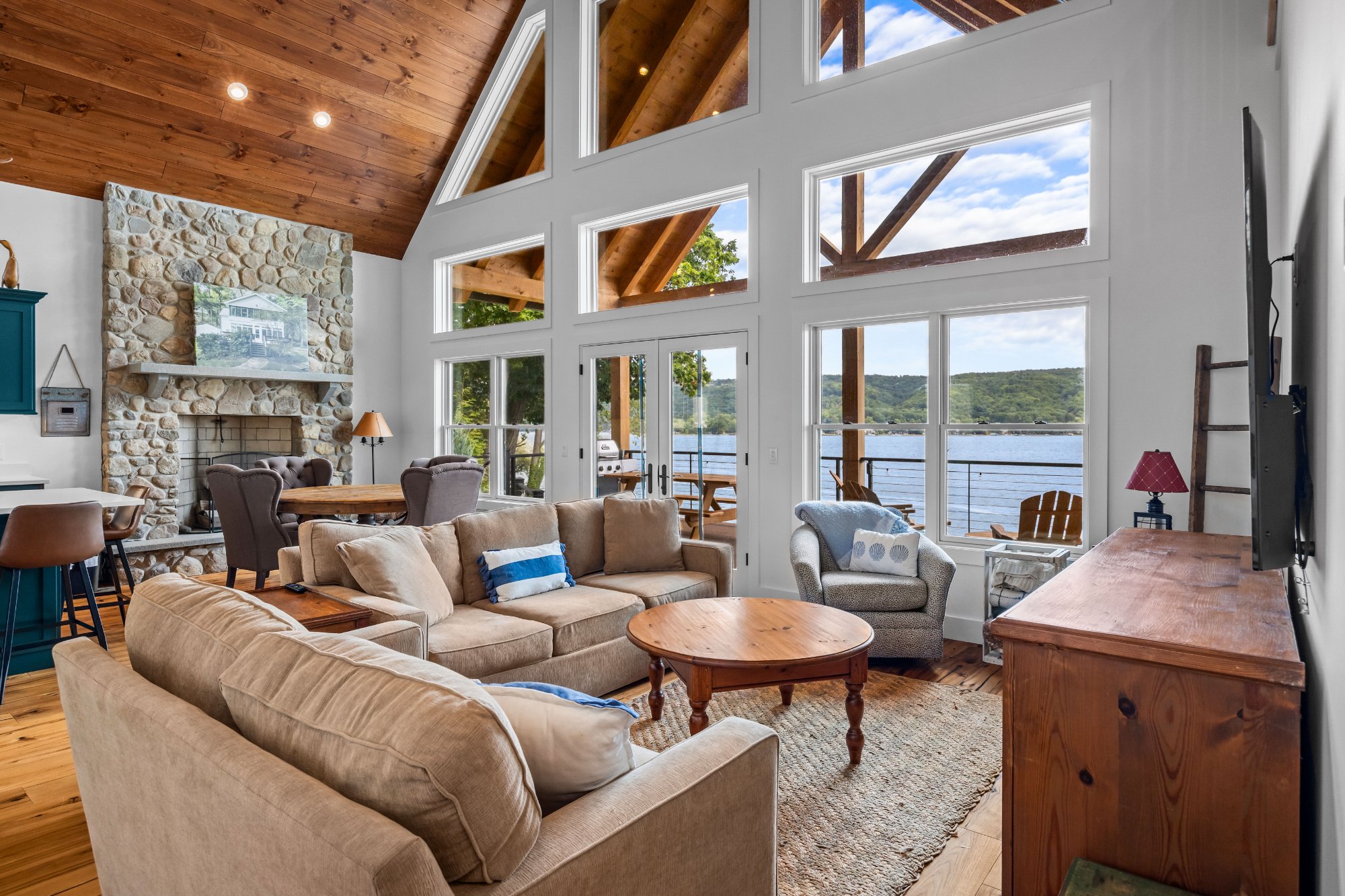 11363 E Bluff Dr — Living Room